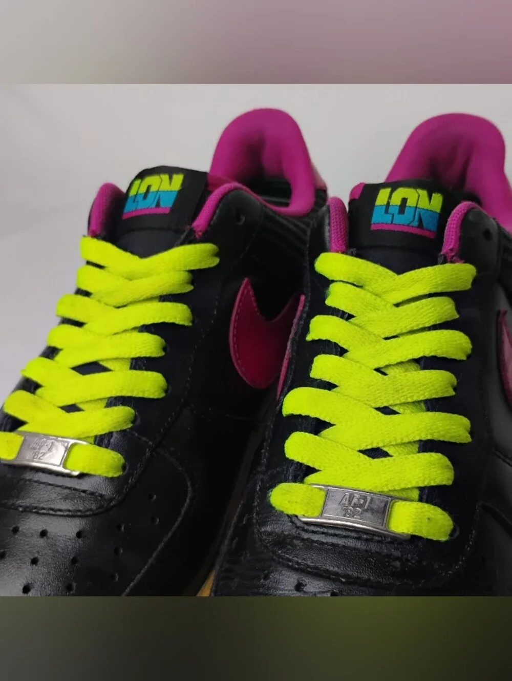 Men's Size 7.5 Vintage Nike Air Force 1 London AF1 Fireberry Retro 2012 Sneakers